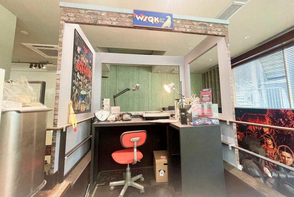 シーズン5から登場したWSQKラジオブースも再現されてました！